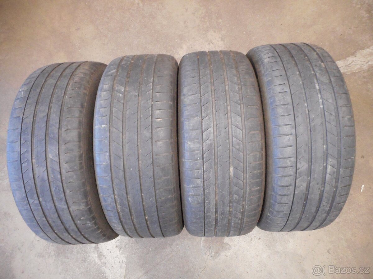 255/55R19