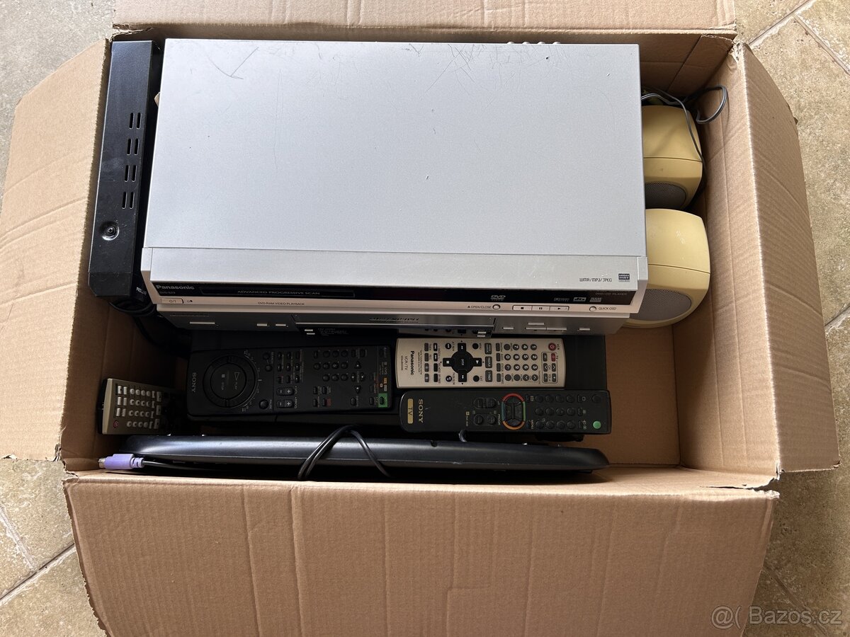 ELEKTRONIKA - DVD, VHS, klávesnice, repráky, ovladače…