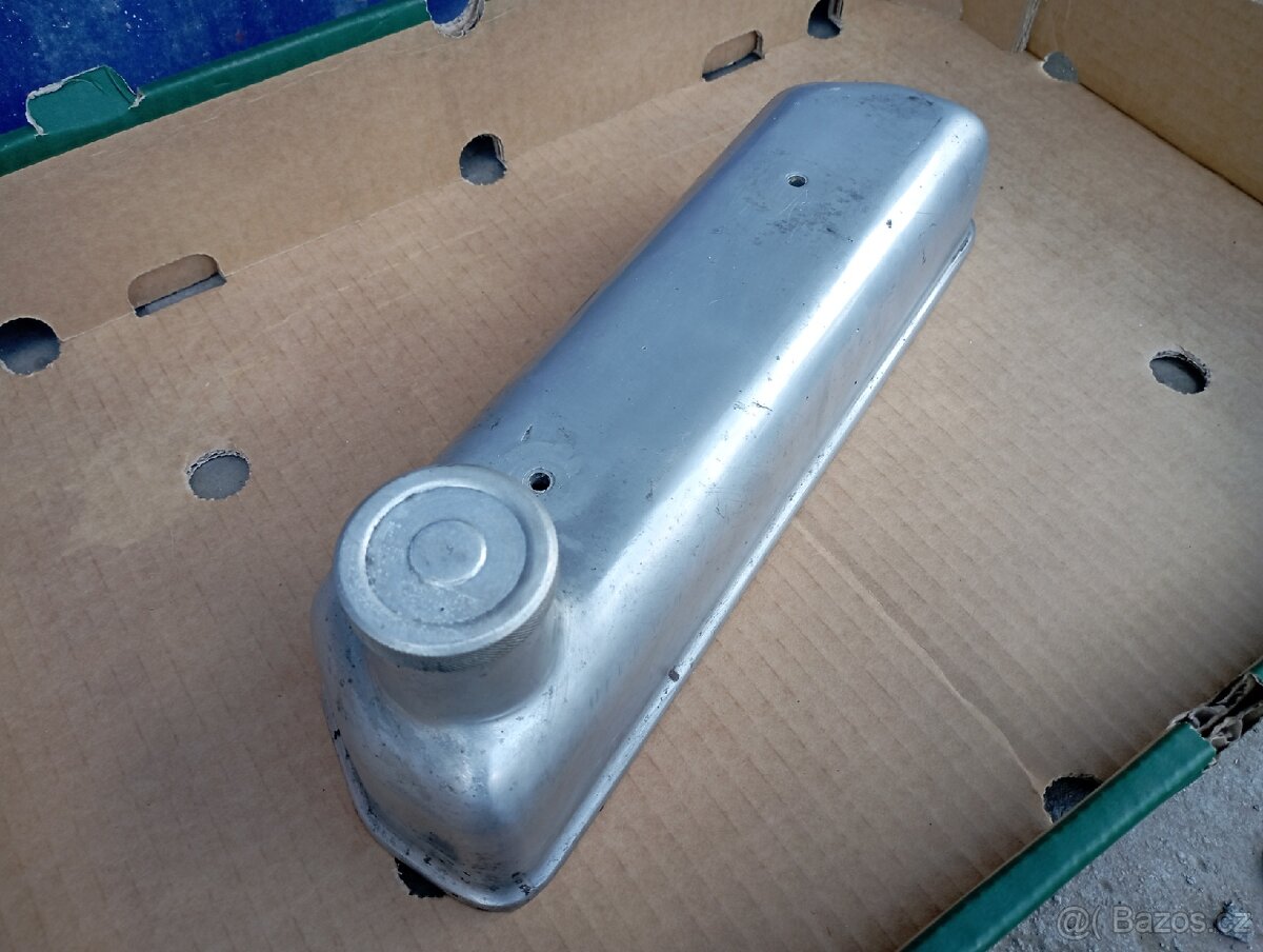 Škoda 100 hliníkové víko ventilů