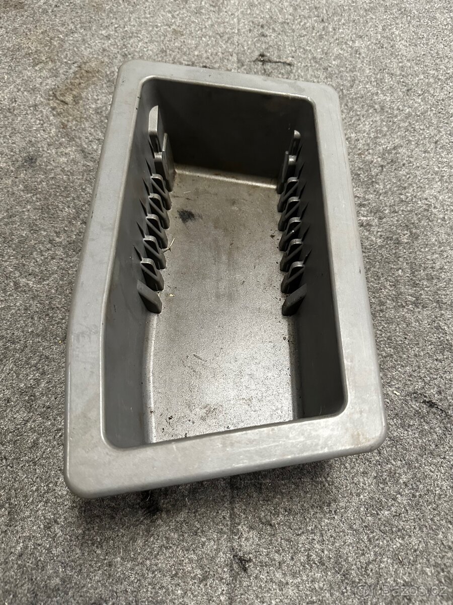 Přihrádka BMW