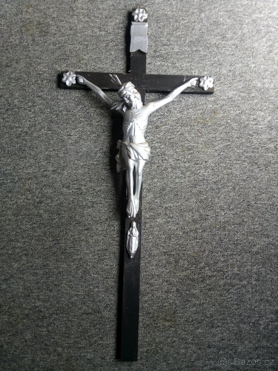Kříž a hrdlička