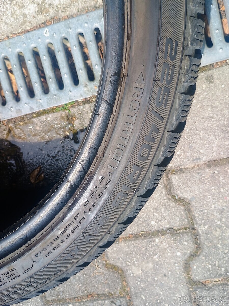 225/40 R18 zimní pneu Nokian 2ks