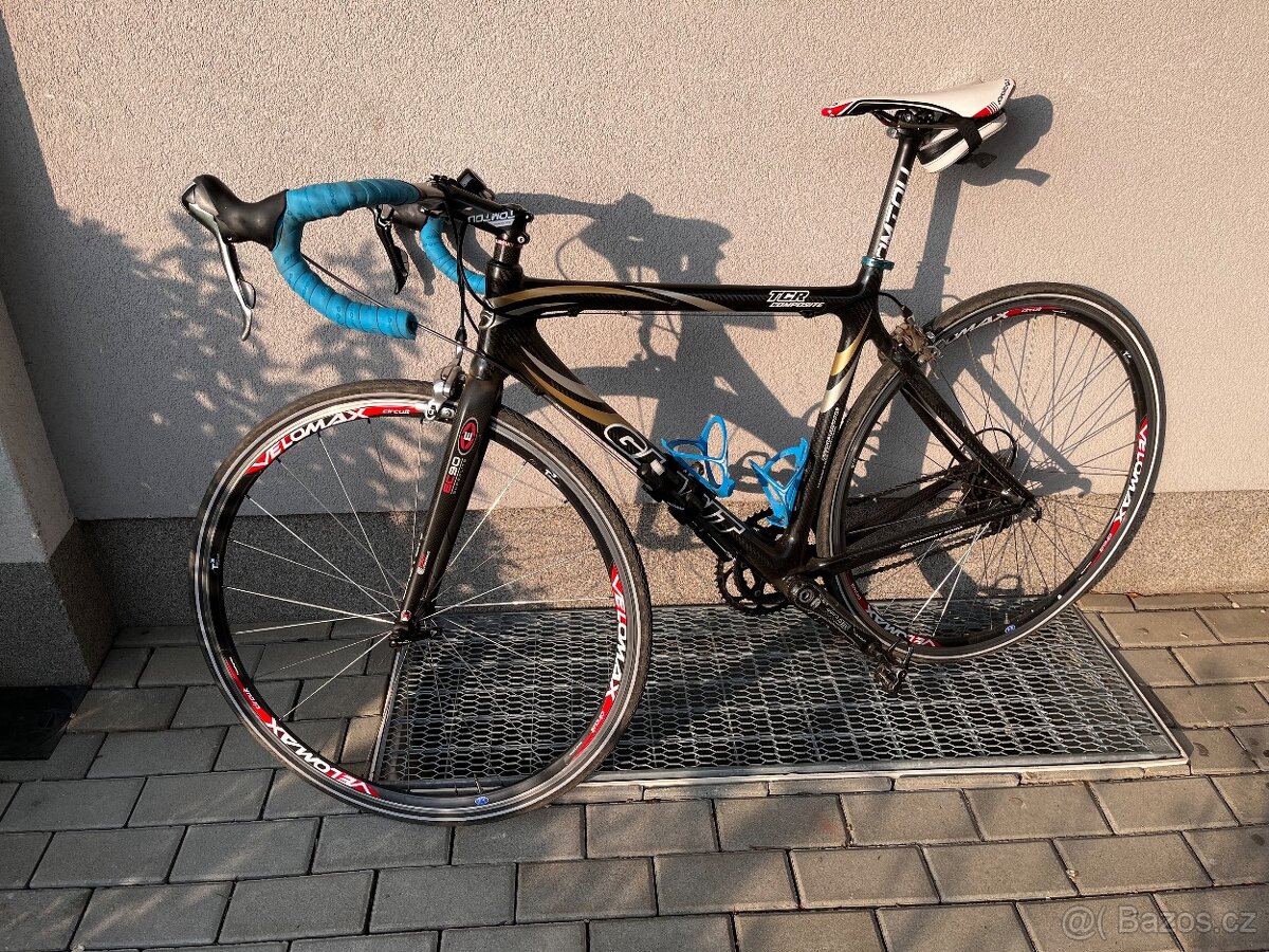 Silniční kolo giant karbonový rám