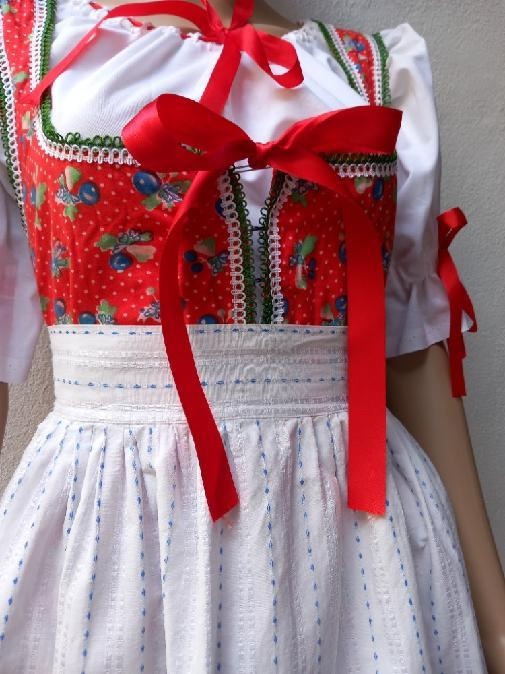 Chodský kroj k tanci s bílou zástěrou s proužkem, velikost M