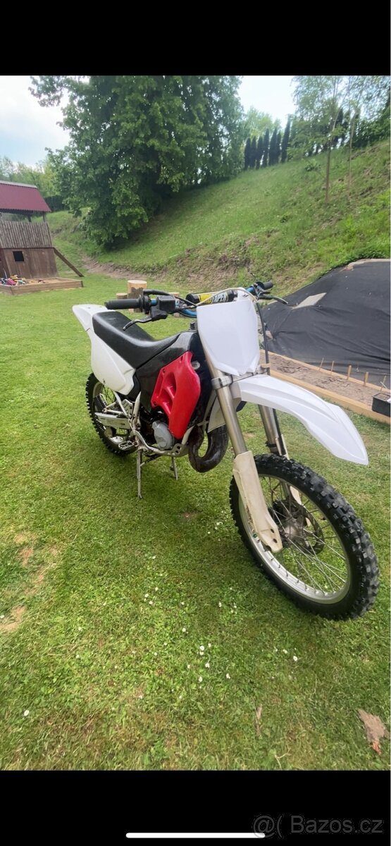 prodam nahradni dily na motorku aprilia rx 125 (1993)