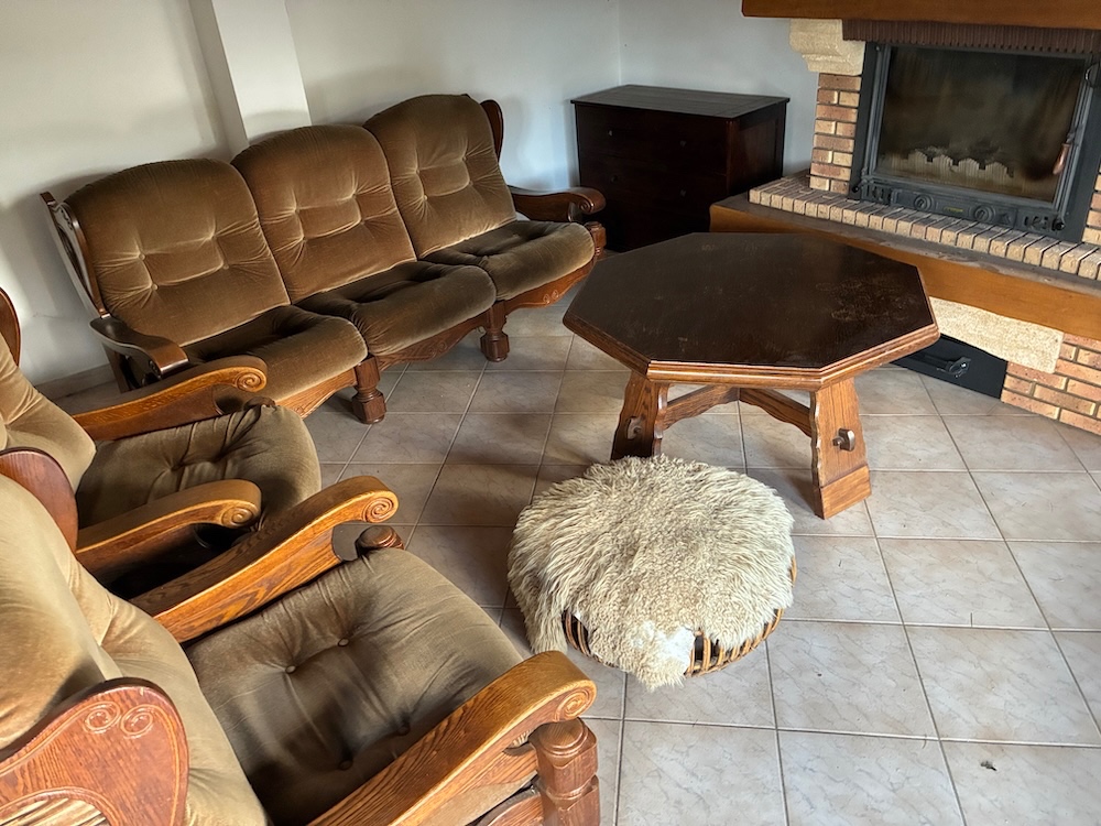 Rustikální sedací souprava 3+1+1 + taburet + stůl