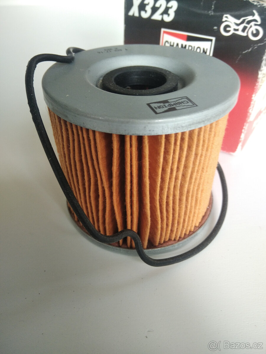 Olejový filtr Champion X323 pro motocykli Suzuky