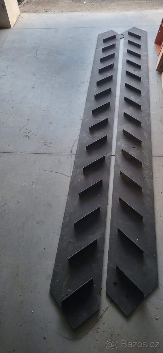 Prodám Železné schodnice 14 nášlapů