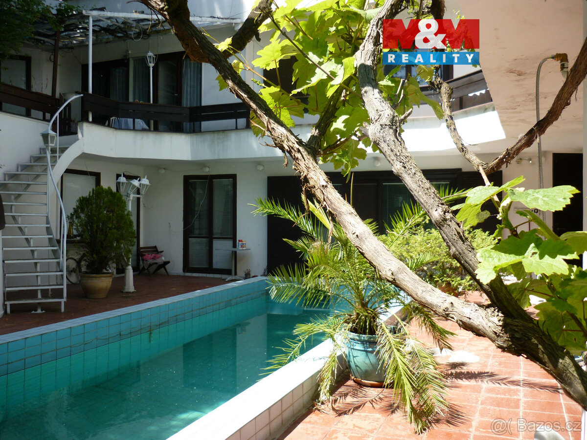 Pronájem bytu 1+1, 50 m2, s terasou, Pod Ateliéry, Praha 5