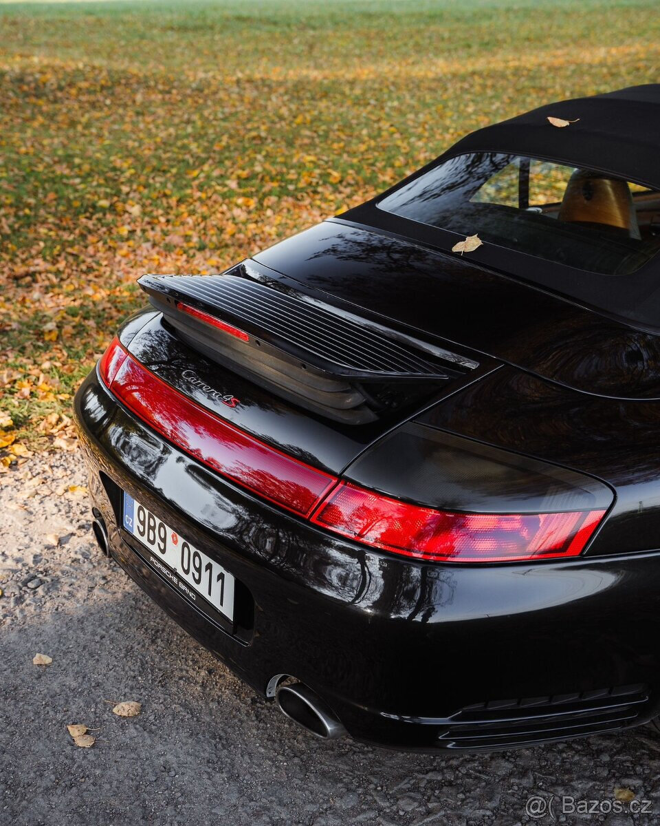 Porsche carerra 911 4S 4x4 aerokit najeto nájezd 110xxxkm