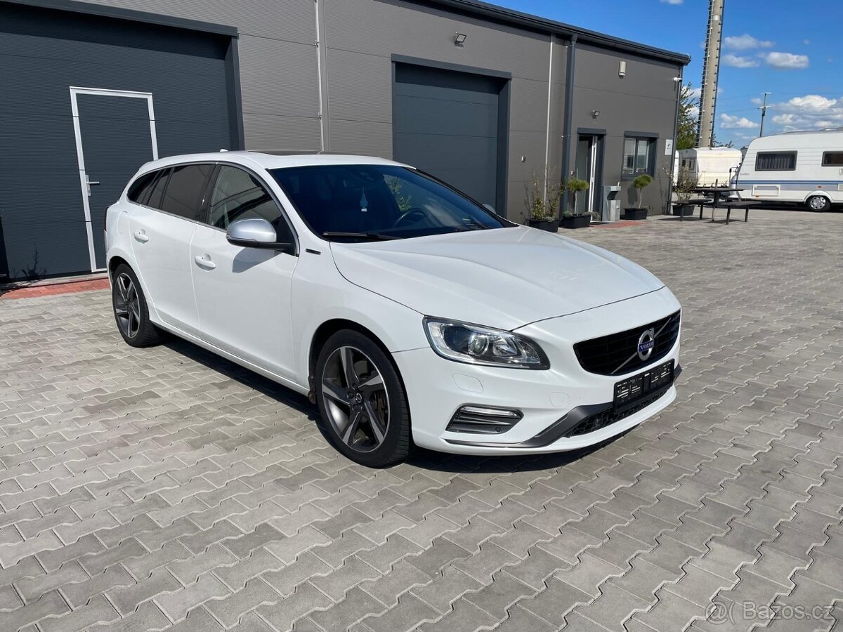 PRODÁNO V60 D6 Plug-in Hybrid 2.4D6 162kw+el. 50kw (212kw)