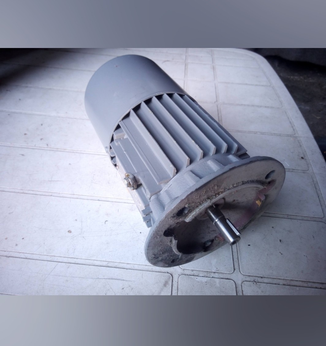 Elektromotor MEZ Michalovce 220 V