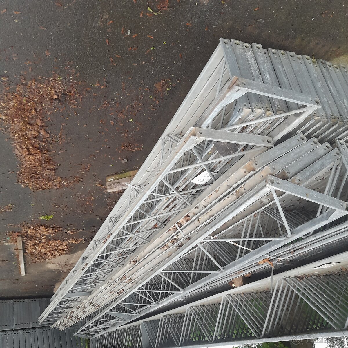 Vazníky, nosníky 7.9 m na šikmou střechu  - výprodej
