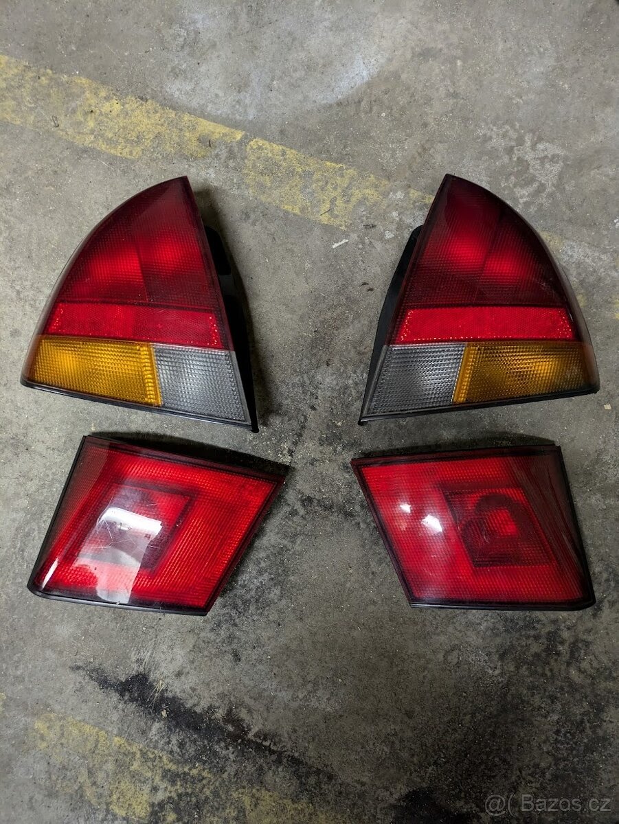 Zadní světla Mitsubishi carisma