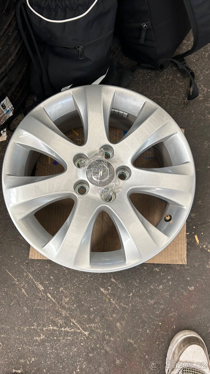 Opel Astra originální nová kola