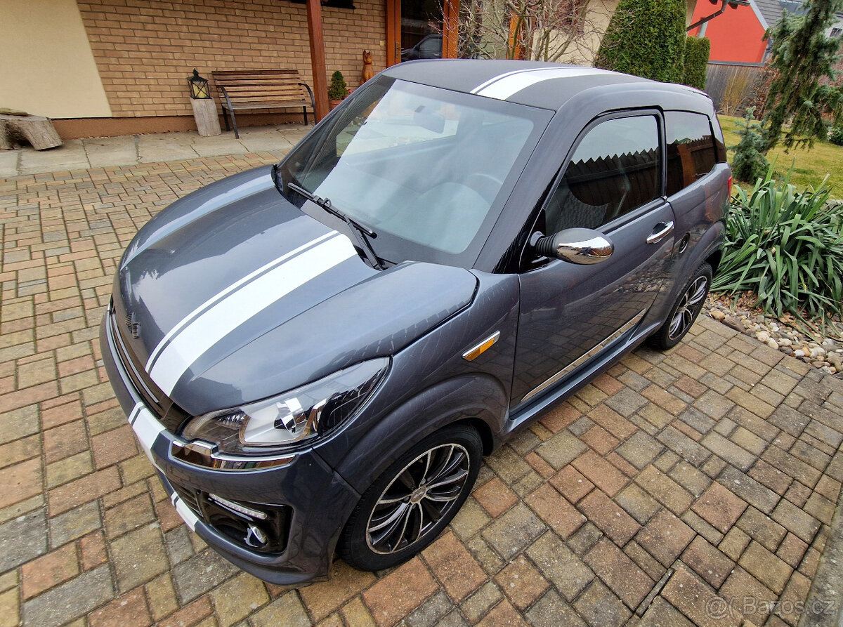 Ligier JS 50L  auto od 15 let