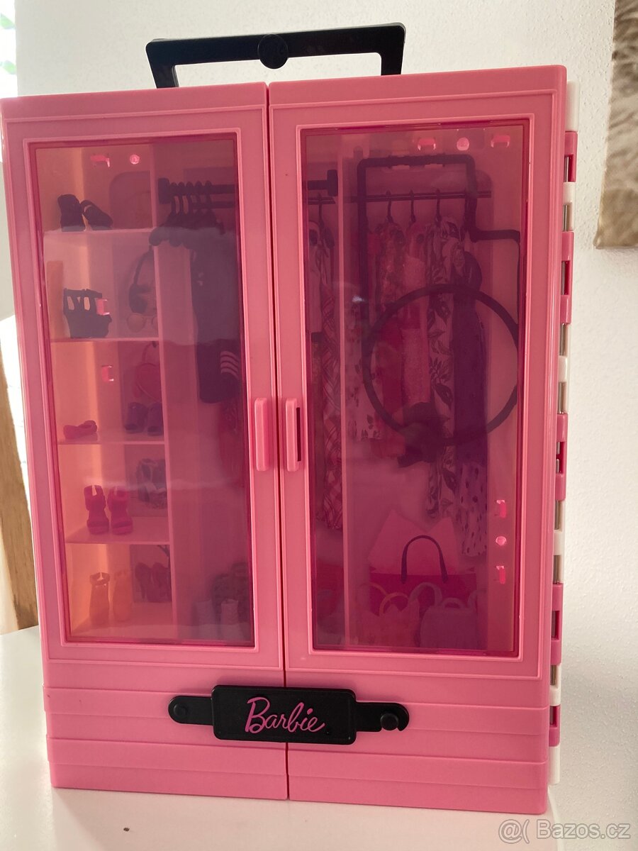 Barbie šatník skříň