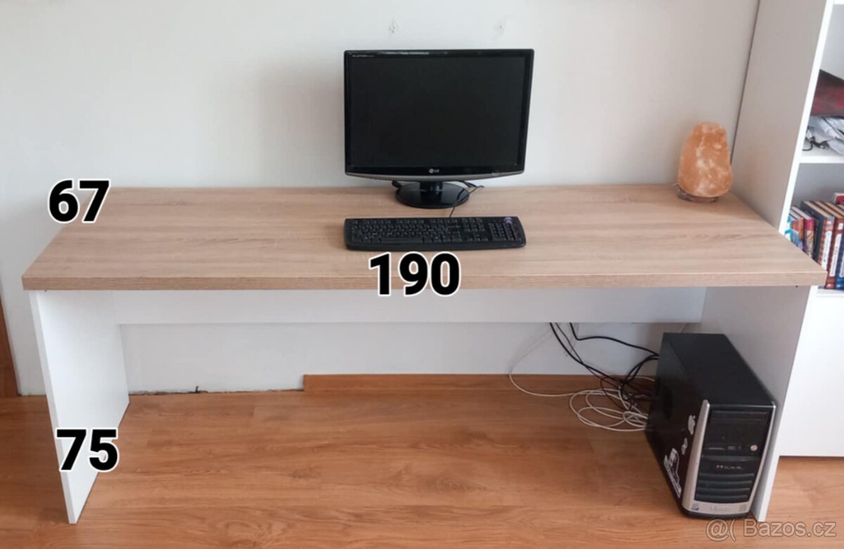 Psaci stůl