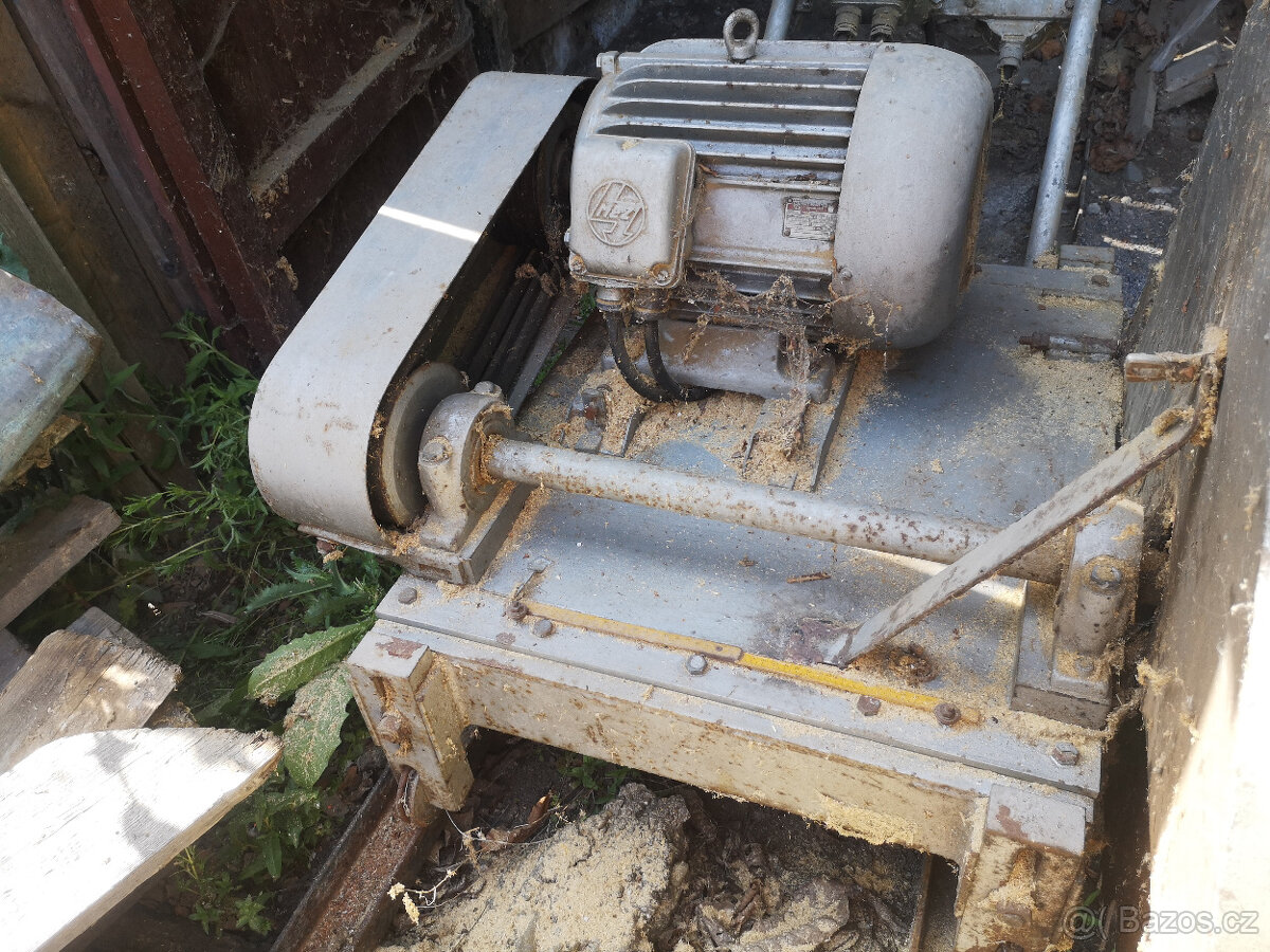 Prodám pořezovou pilu 7,5 kw