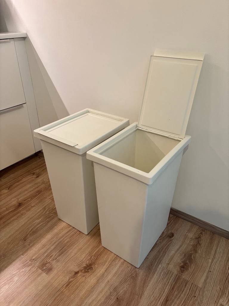 Odpadkový koš s víkem IKEA FILUR, bílá, 42 l