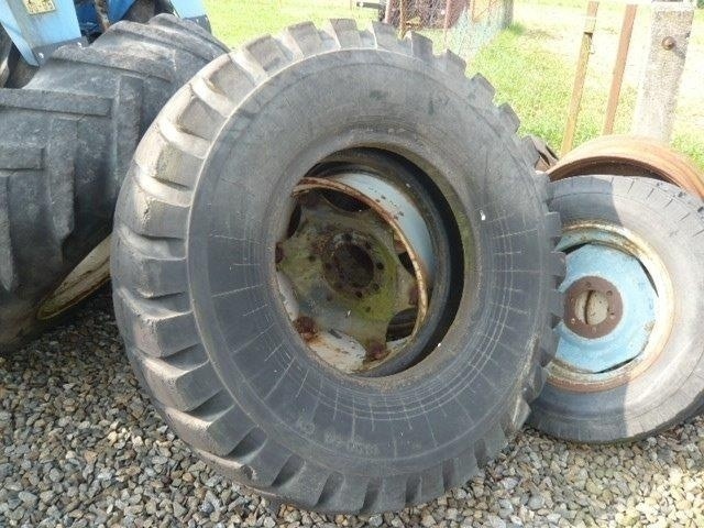 kolo, pneumatika na nakladač HON UN 053,