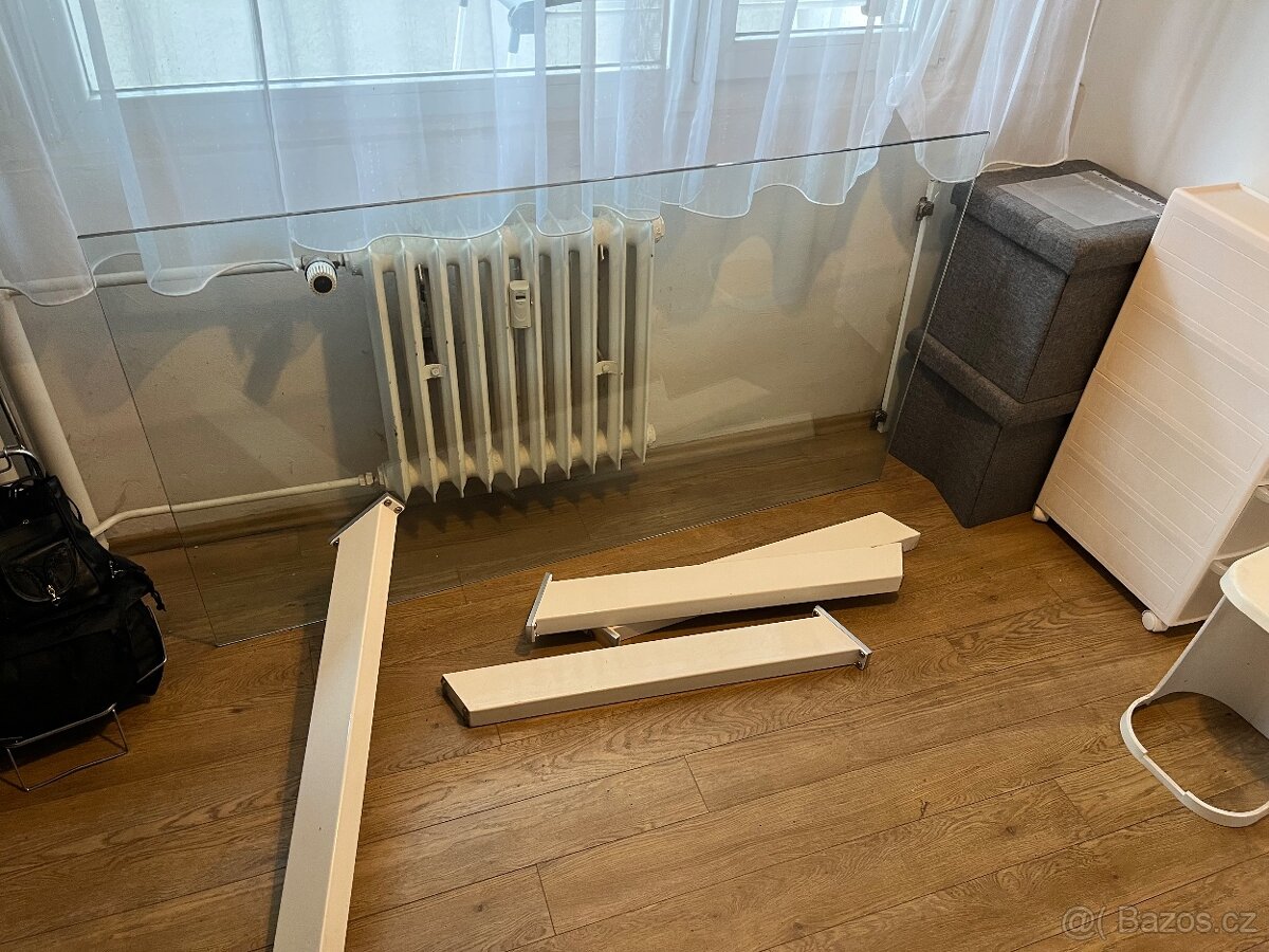 Designový jídelní stůl