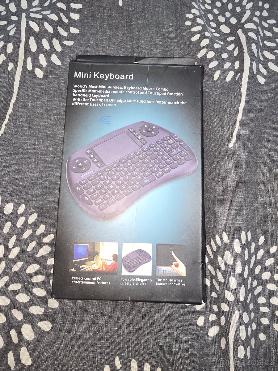 Mini bezdrátová klávesnice pro veškerou elektroniku s USB vs
