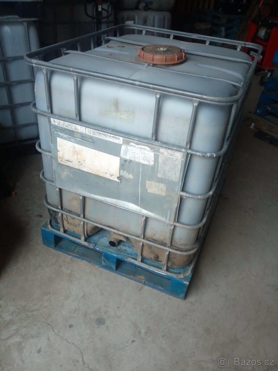 Znečištěná ibc nádrž