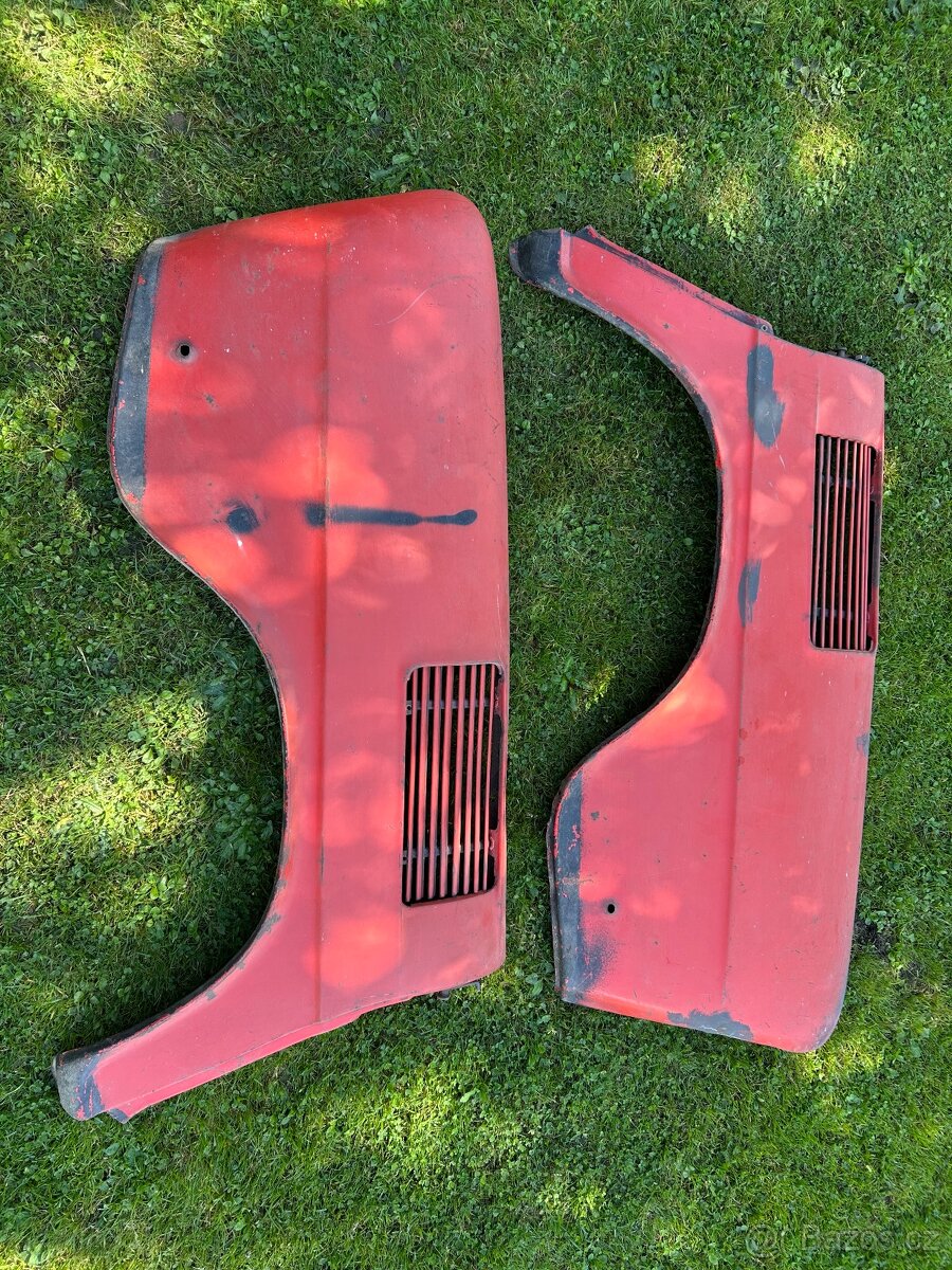 Zadní blatníky Škoda 100