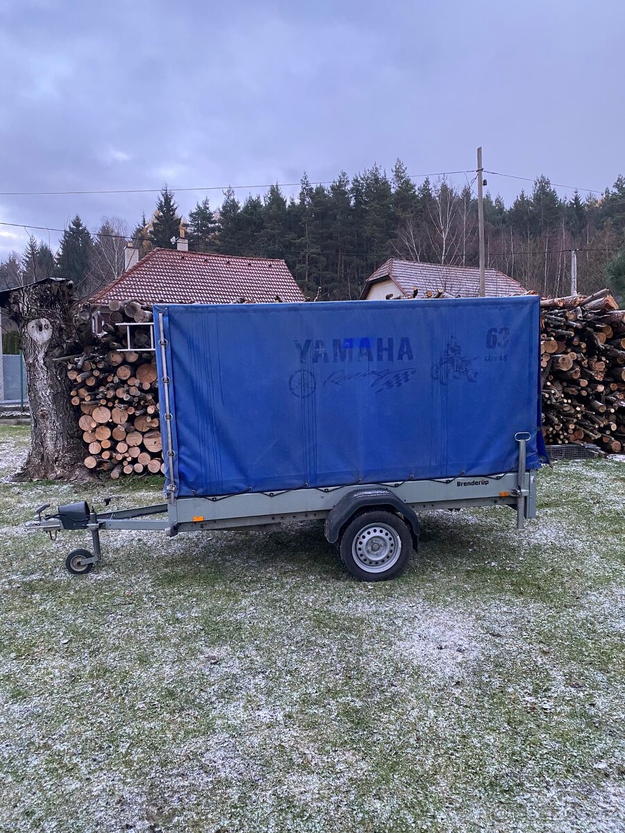 Přívěsný vozík s plachtou