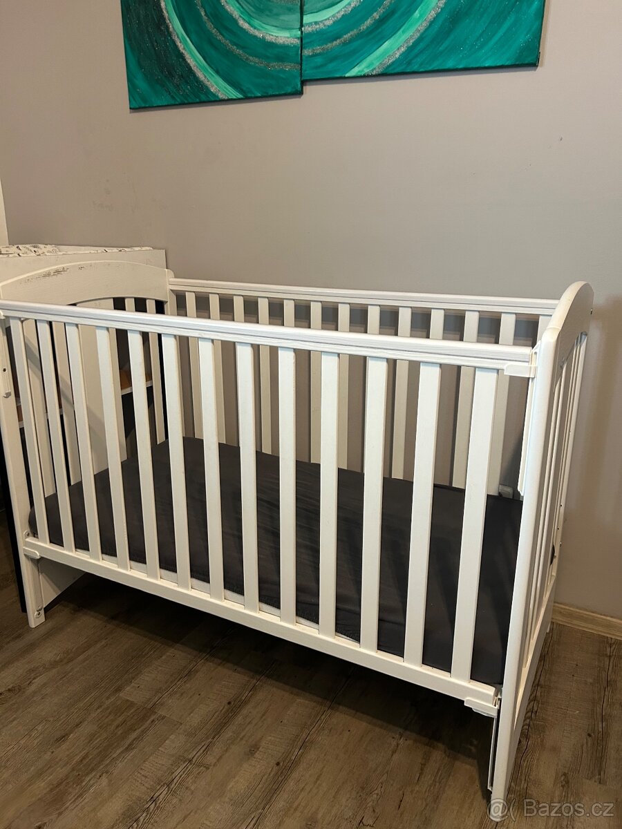 Dětská postýlka s matrací