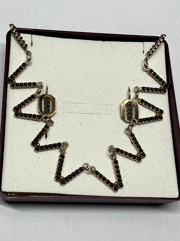 Starožitný rkomplet s granáty 900