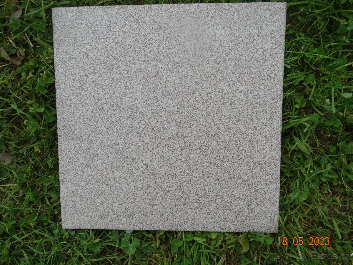 dlažba 29,5 cm x 29,5 cm