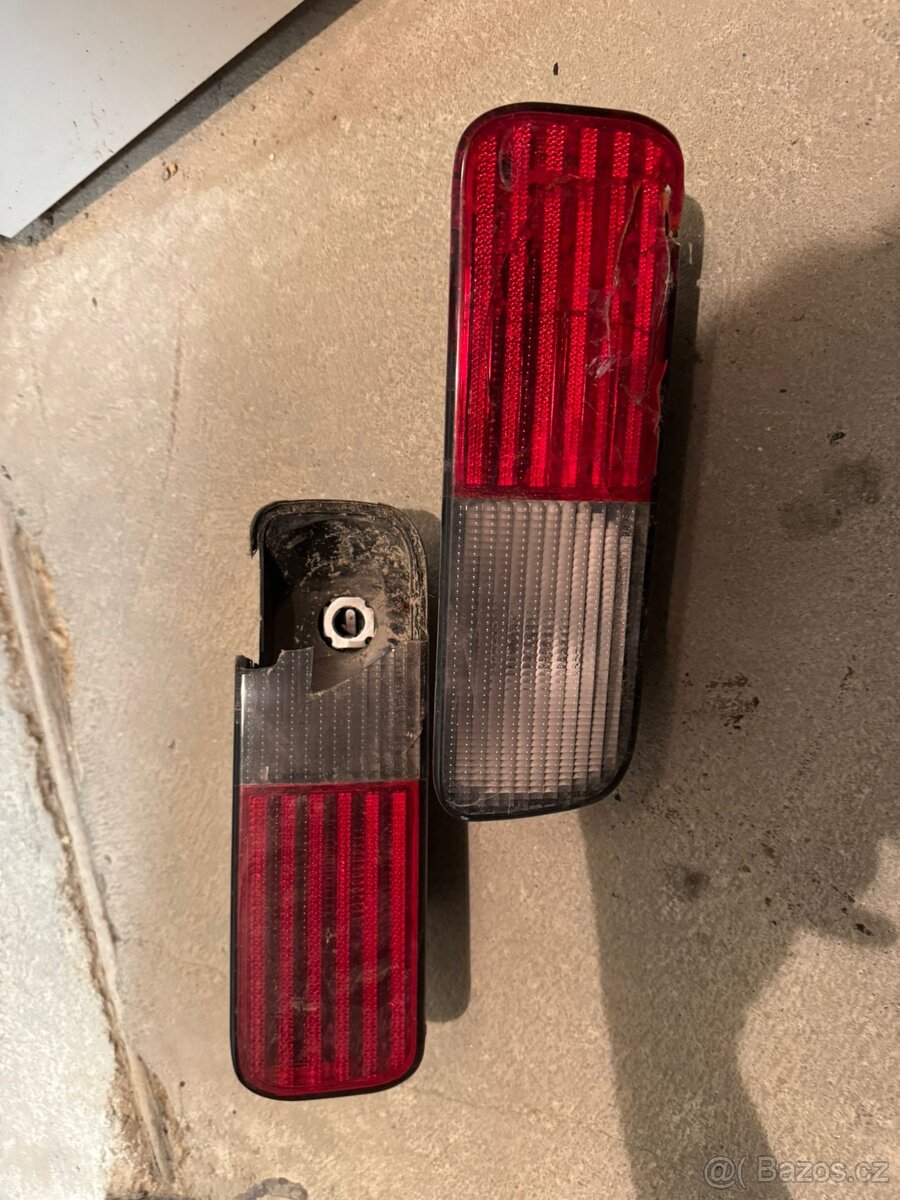 Zadní světla v nárazníku (LR Discovery 2)
