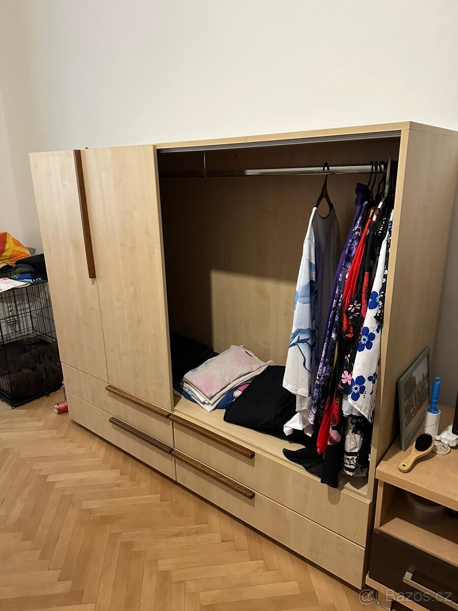 Šatní skříň
