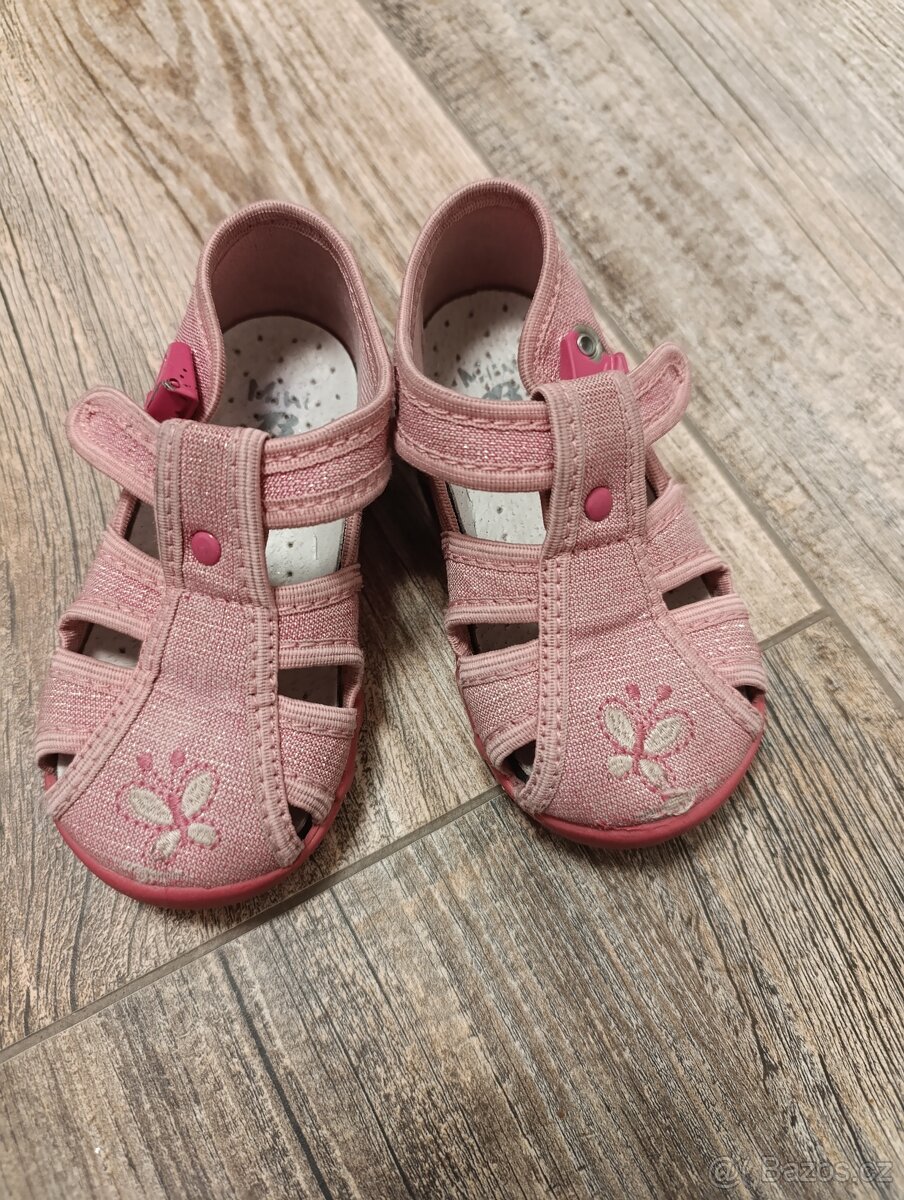 BAŤA přezůvky/bačkůrky, vel. 22