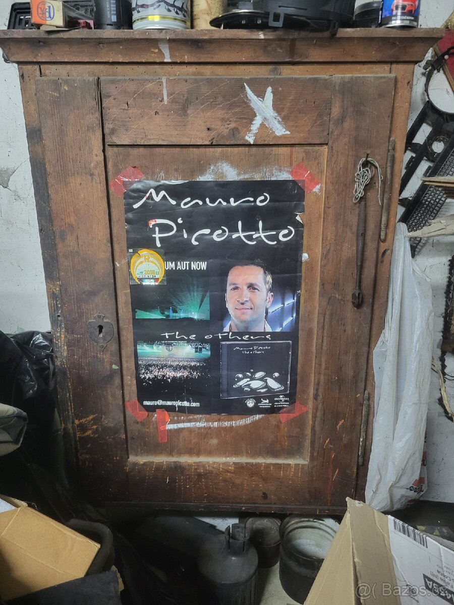 Prodám menší skříň starožitnou