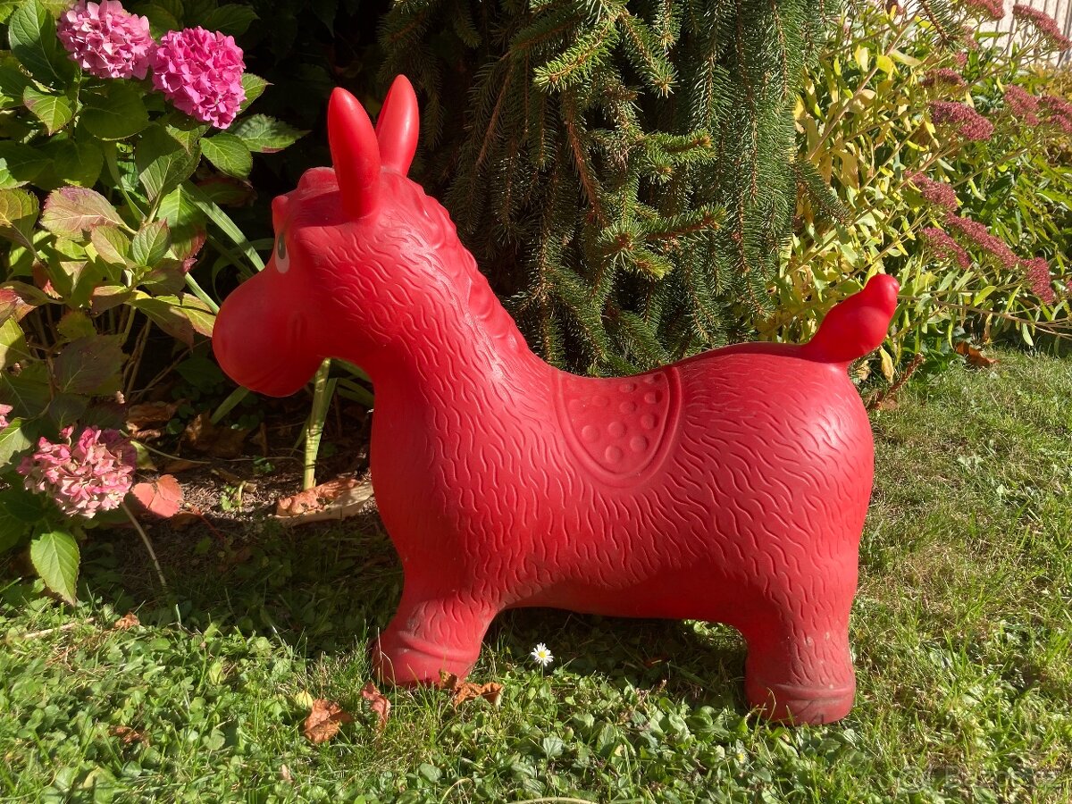 Gumový skákací koník