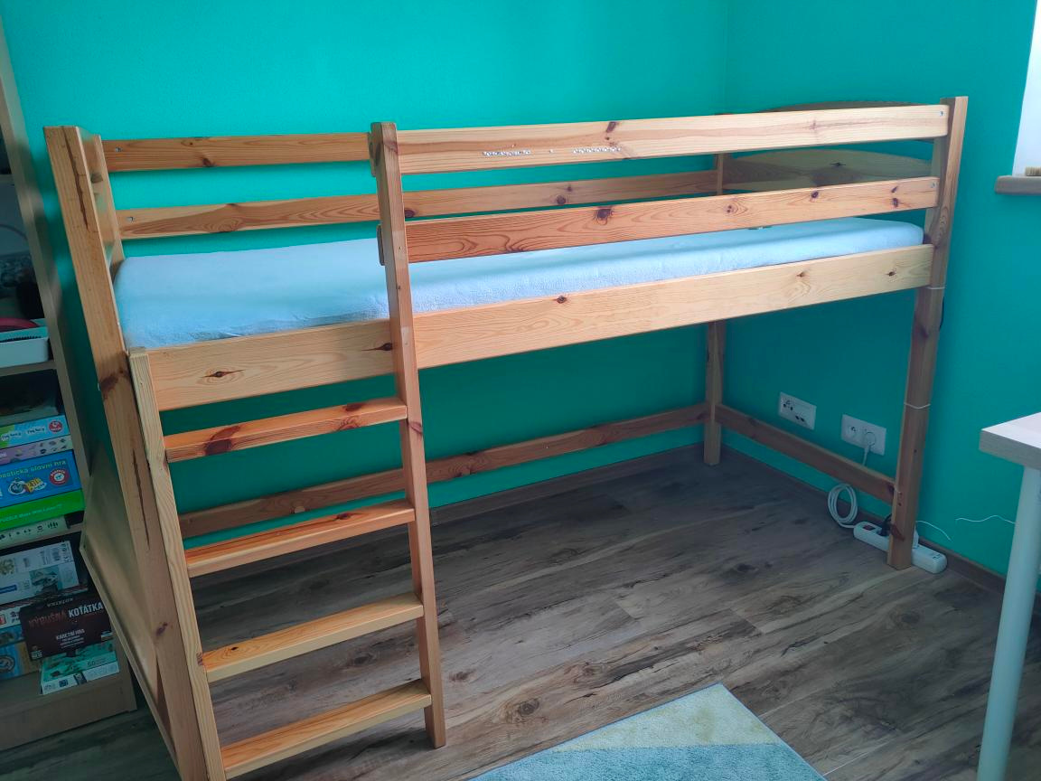 Dětská vyvýšená postel