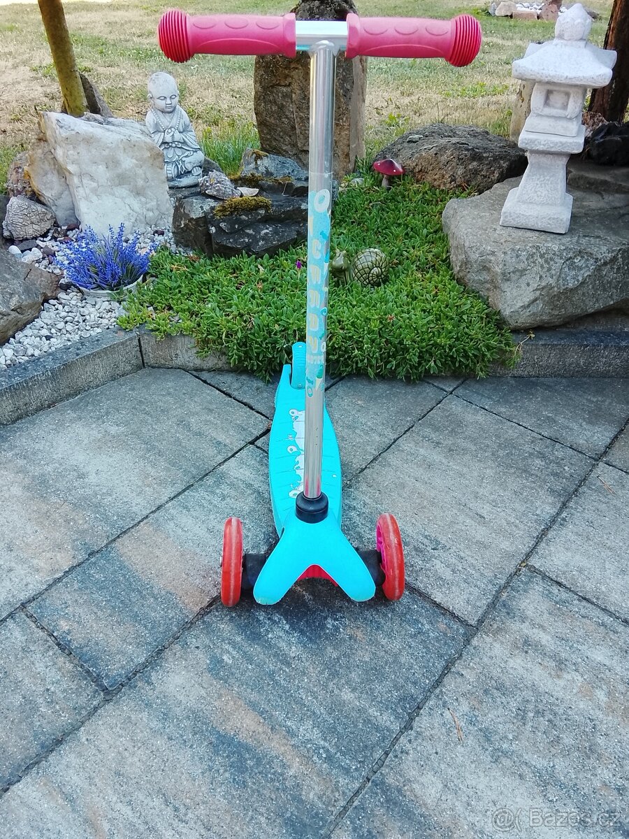 Dívčí koloběžka