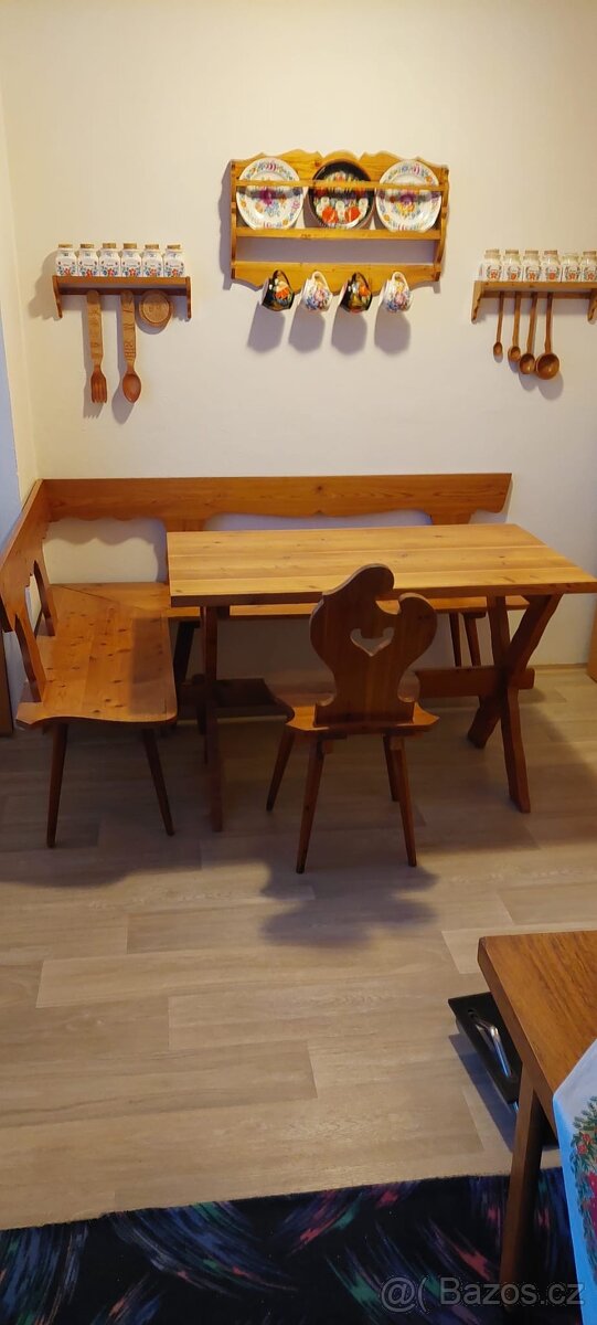 Rohová kuchyňská lavice
