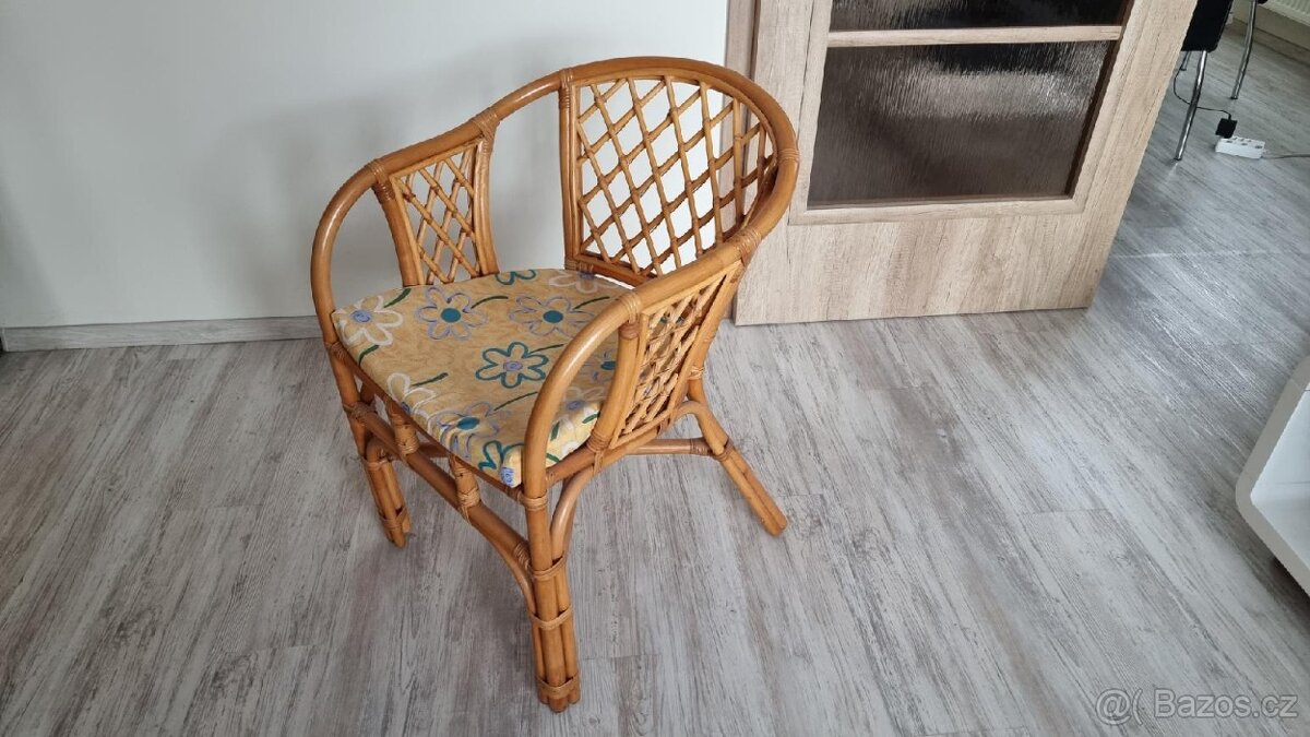 Prodám ratanový set .