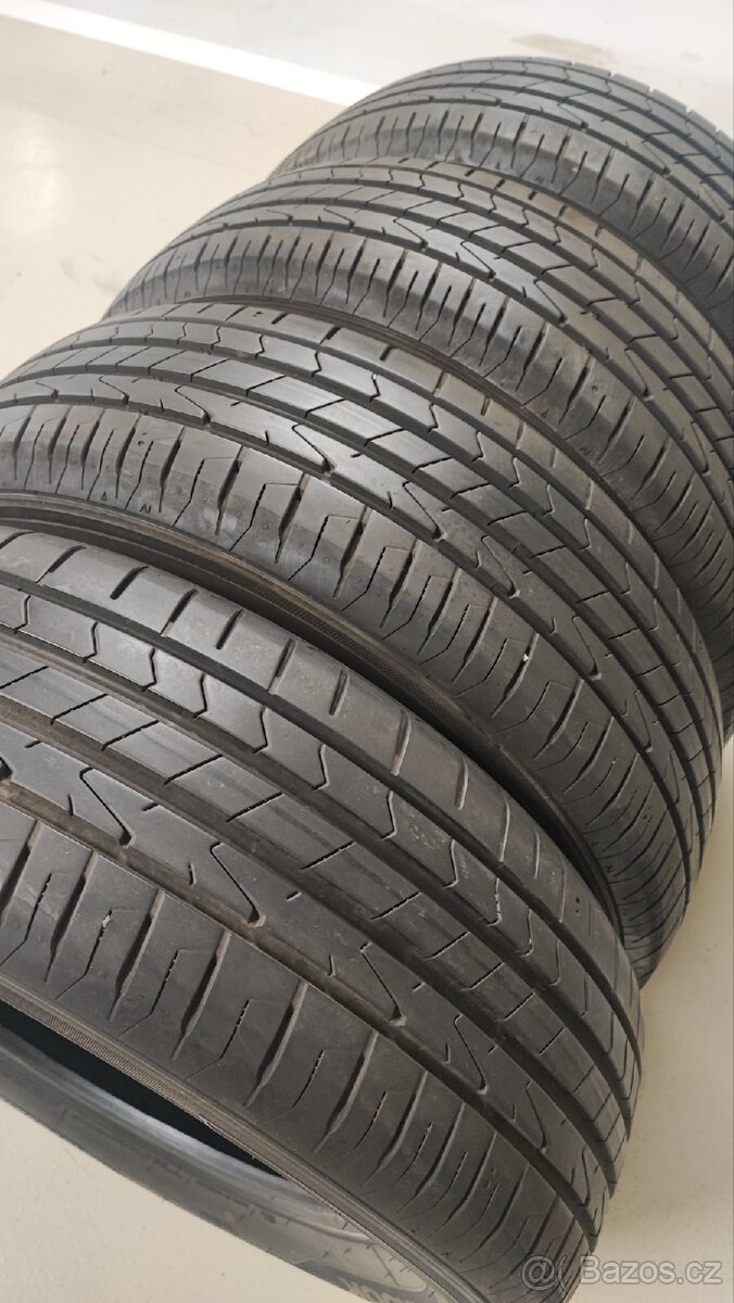 215/65/17 Hankook Ventus Prime3, DOT 0422, 7.3-6.3mm.