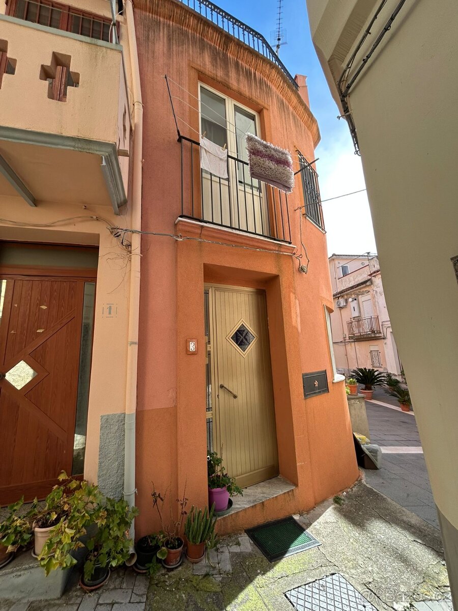 Prodej RD 3+kk, 52 m2, terasa, San Pier Niceto, Sicílie