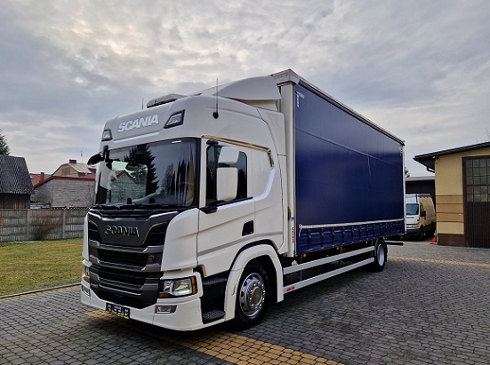 Scania P280 - valník s posuvnými plachtami - 19 palet