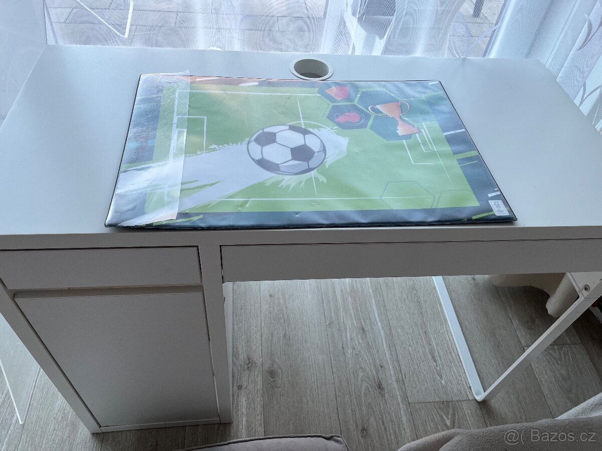 Stůl Micke Ikea