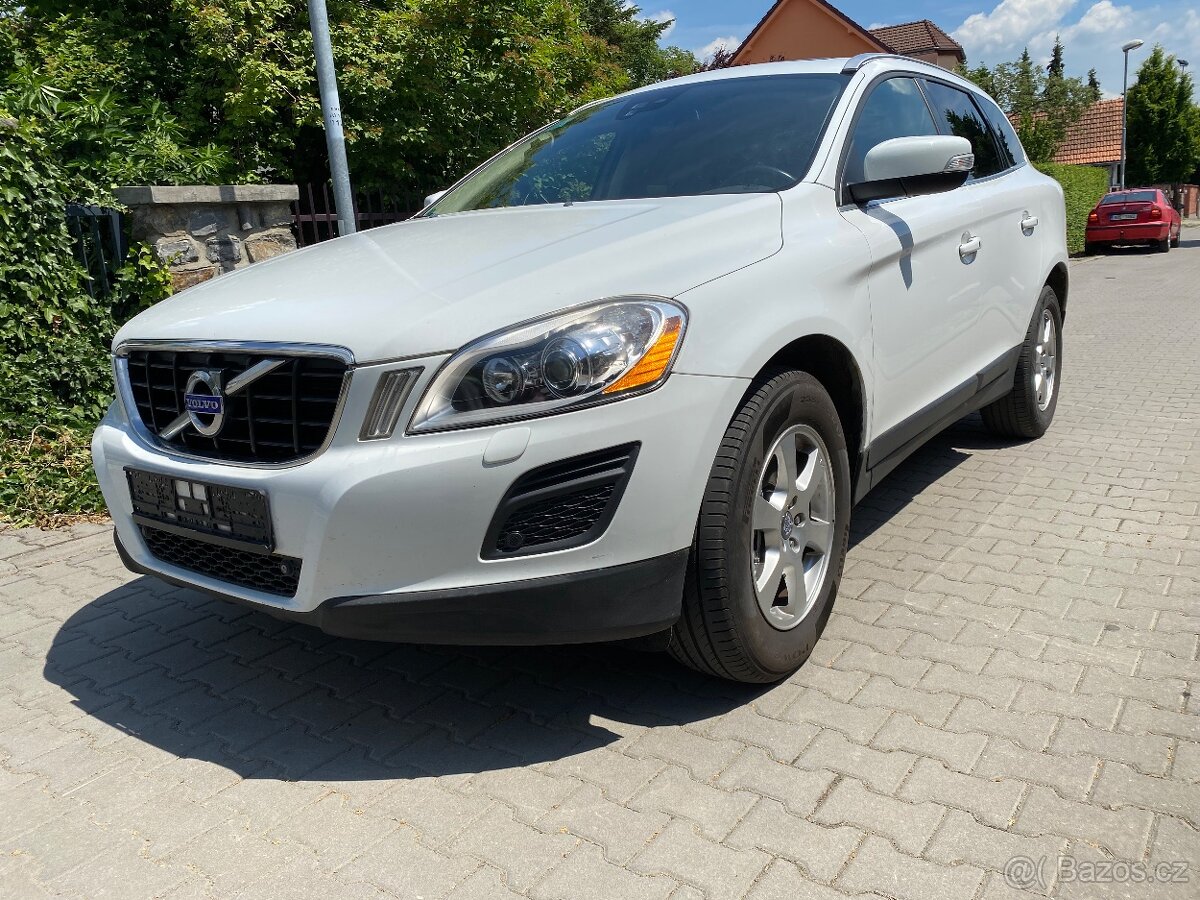 Volvo xc60 3.2i summum 1.majitel 2 sady kol