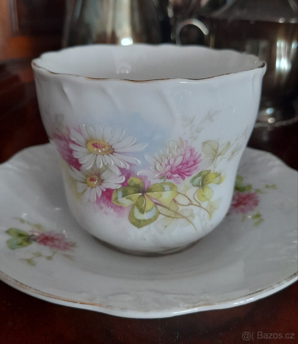 Starožitný porcelánový šálek zn. Carl Tielsch, Co.
