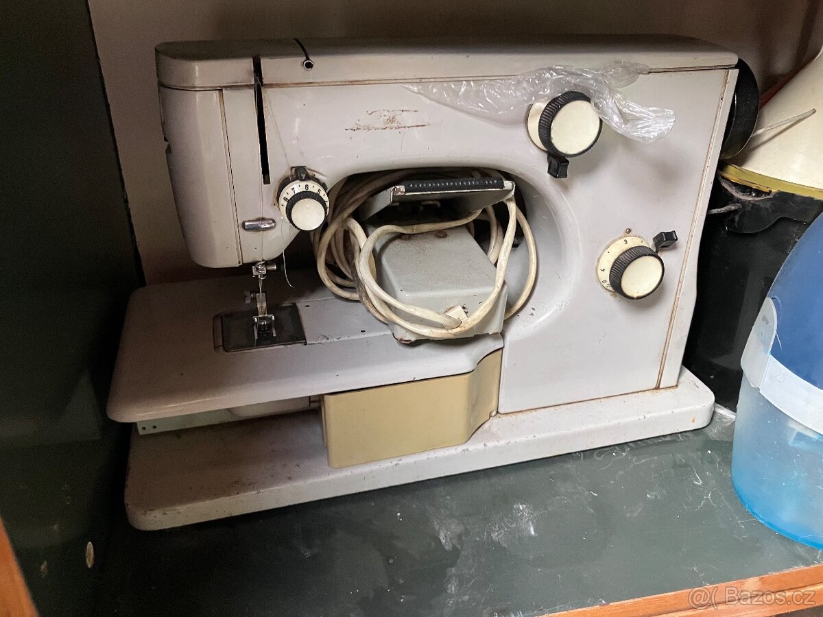 Šicí stroj Lada typ 136