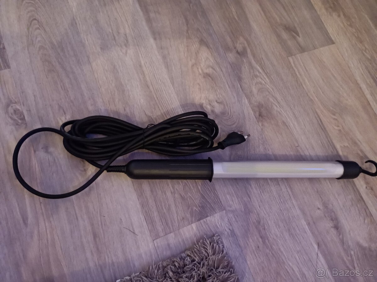 Led Svítilna na elektriku do garáže